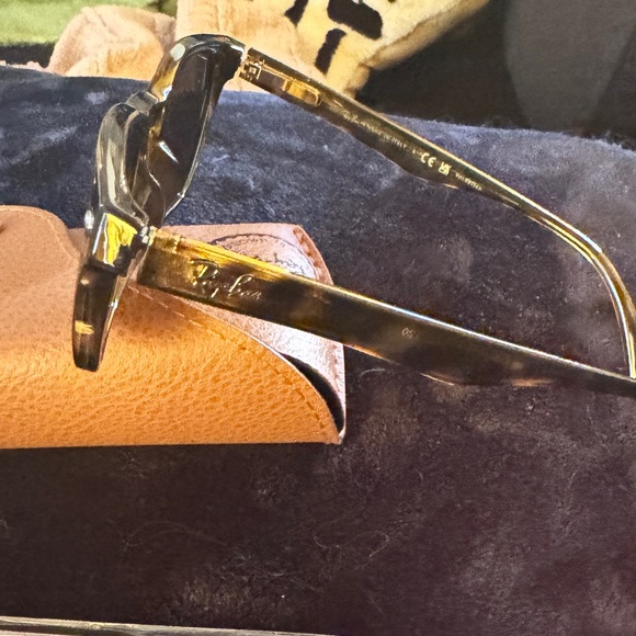 Rayban | Unisex Polarized Wayfarer Sunglasses NWT!! - Picture 8 of 16